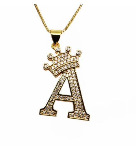 👑 26 English Letter Pendants Women’s Necklace – Crown Initial Pendant with Gift Box