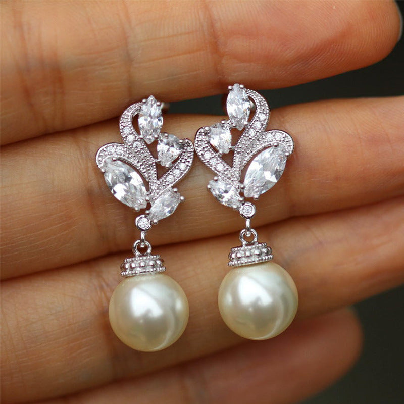 🌸 Elegant Flower Earrings – Artificial Pearl & Crystal Design