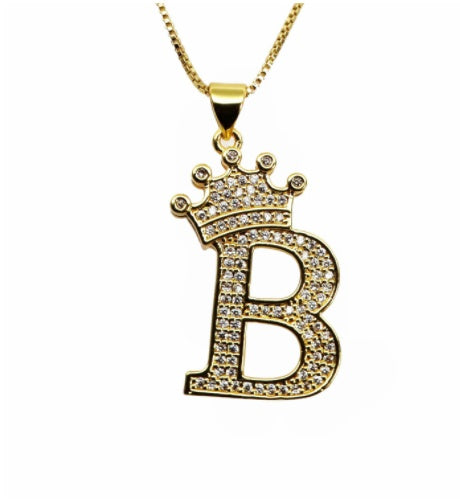 👑 26 English Letter Pendants Women’s Necklace – Crown Initial Pendant with Gift Box
