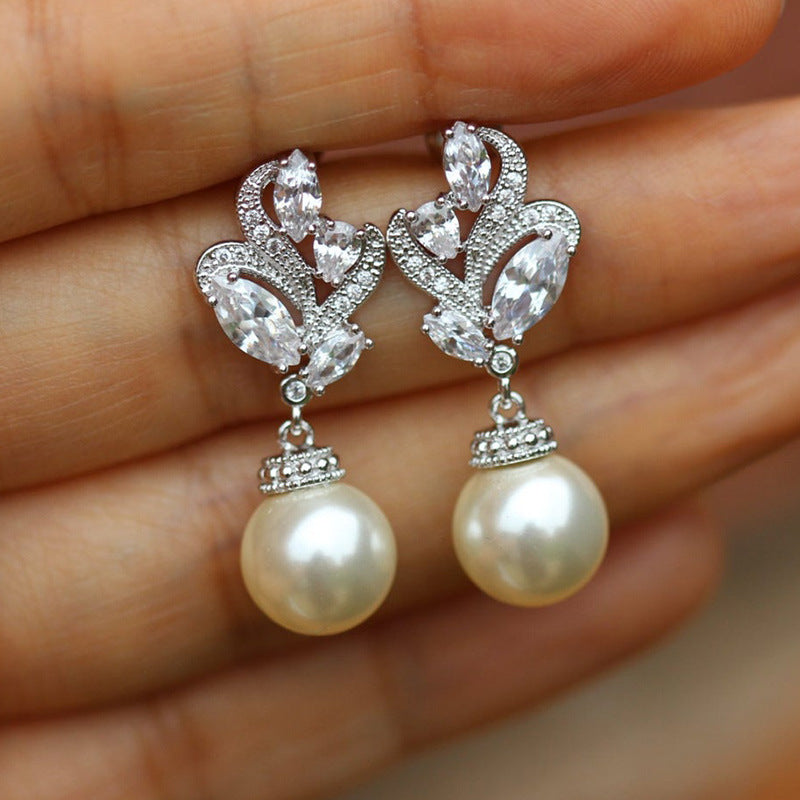🌸 Elegant Flower Earrings – Artificial Pearl & Crystal Design